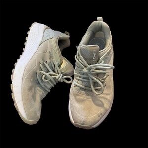 Tan suede Ryka sneaker tennis shoes